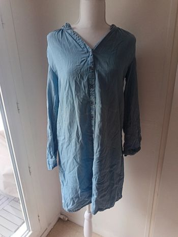 Une robe matière en jean taille 38