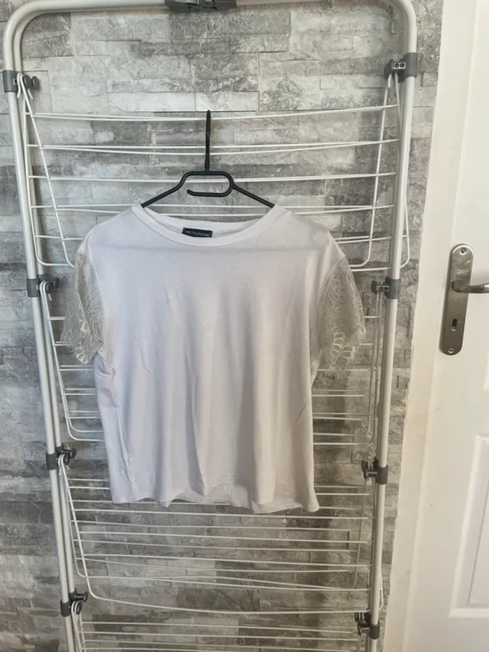 Teeshirt blanc manches dentelles