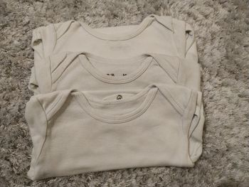 3 bodies manches 12 mois