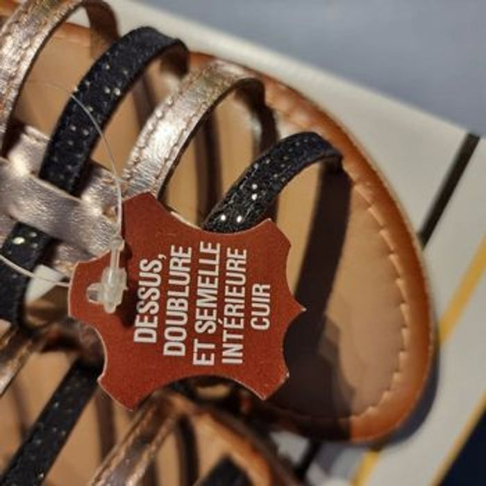 NEUVES (NON PORTÉES)🏷😍🤩🩷SUPERBES sandales pointure 33 Fille ⚘️⚘️(ferme) - photo numéro 5