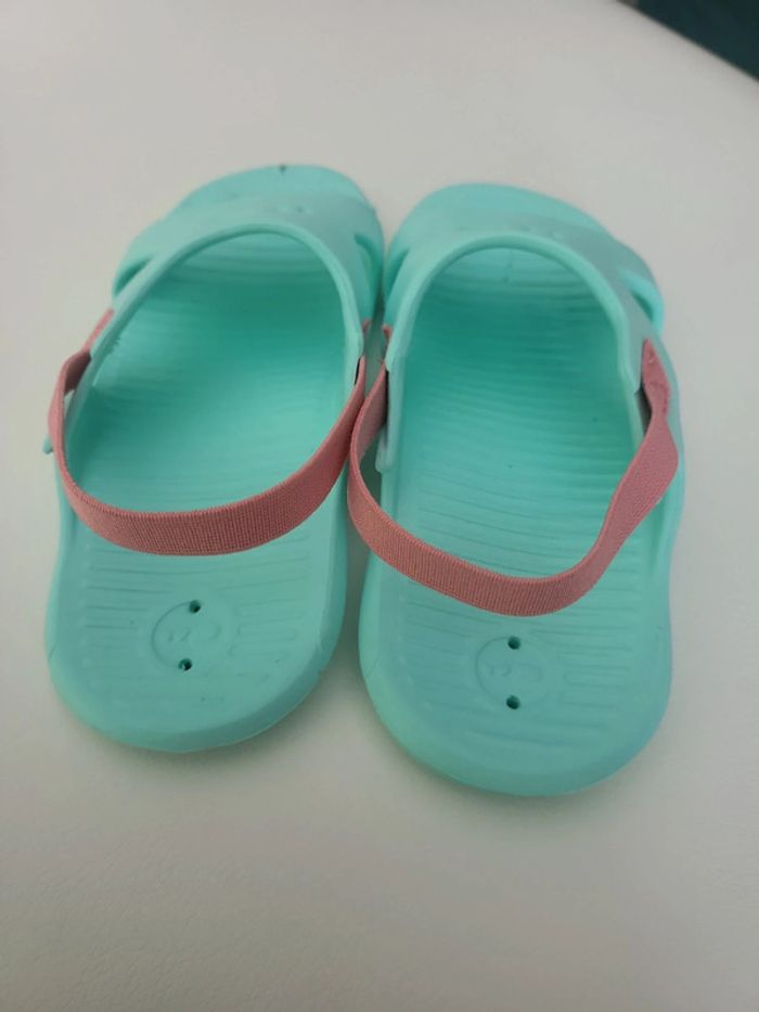 Claquettes plage/piscine fille 27/28 Nabaiji peu portées - photo numéro 2