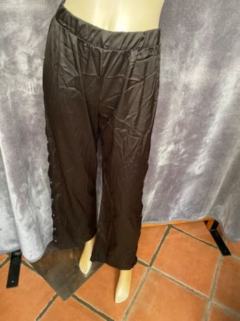 Pantalon décontractée satinée noir calzedonia taille S avec pression sur le côté
