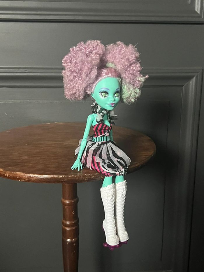 Monster high freak du chic honey swamp