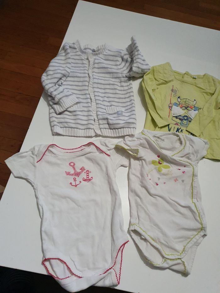 Lot des bodies fille