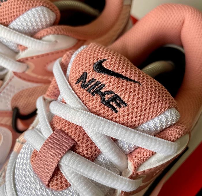 V5 RNR Corail - Nike - Washed Coral - Taille 39 - Neuf avec boîte - photo numéro 6