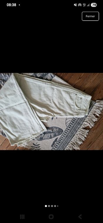 Pantalon vert très clair (presque blanc)
Marque : BZB