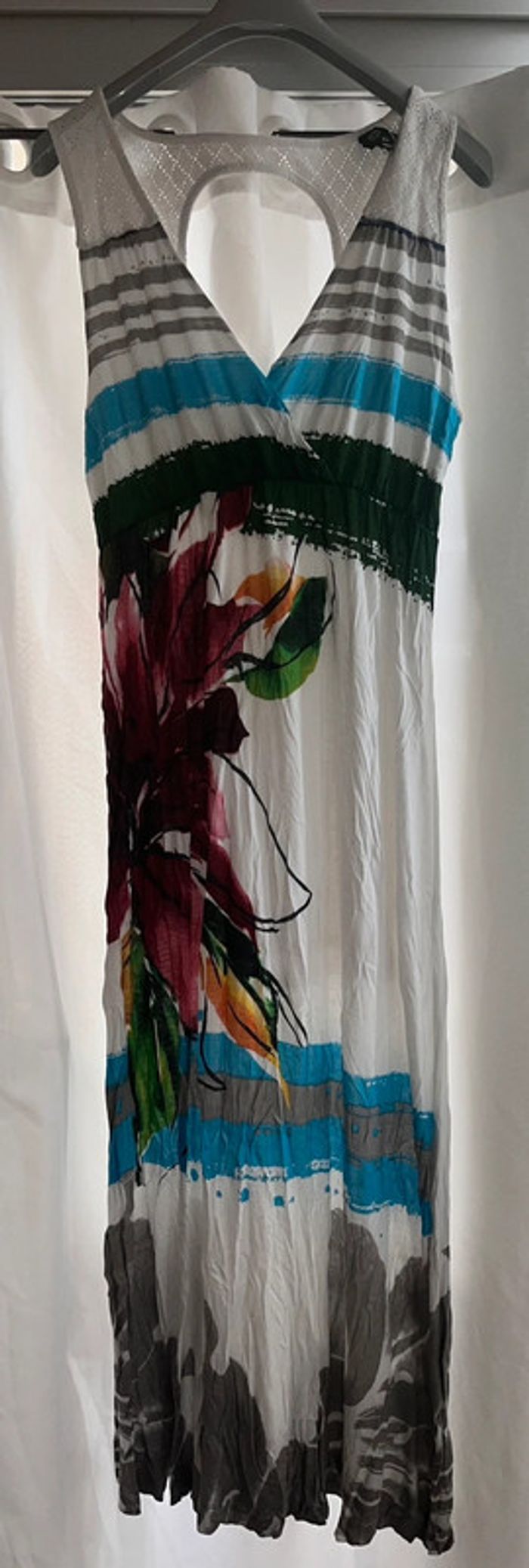 Robe longue blanche à fleurs