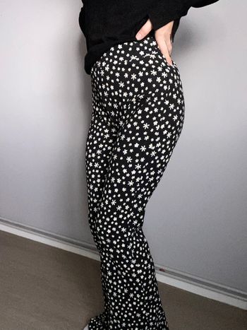 Pantalons noir à motif fleuri Kiabi taille s