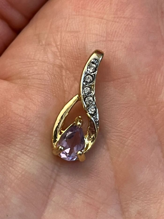 Joli pendentif en métal doré avec pierre violette femme TBE