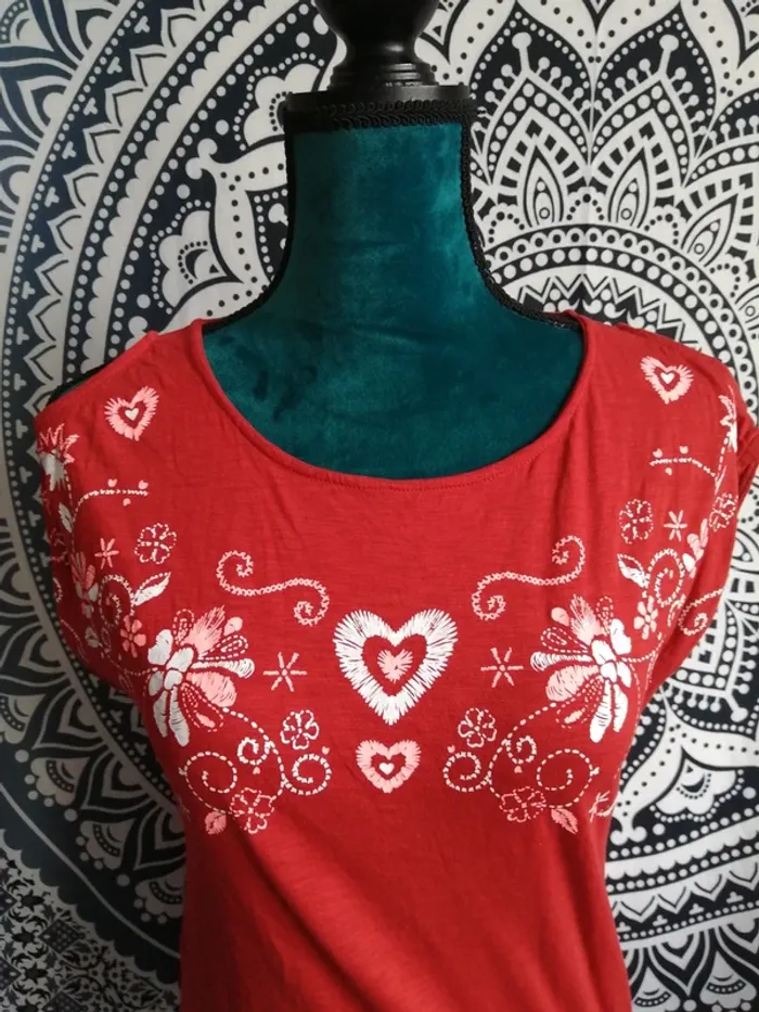 Tee-shirt rouge à épaules dénudées avec imprimés floraux / bronzini / (S) - photo numéro 3