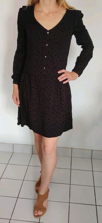 Robe noire à pois