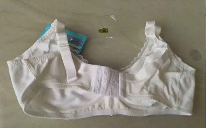 Soutien-gorge d'allaitement blanc neuf 95D Bébé Rêve Neuf avec étiquettes - photo numéro 2
