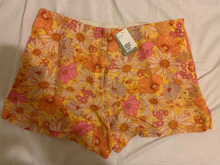Short fleuri