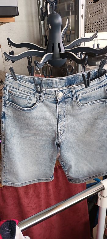 Un short en jeans 