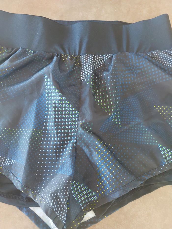 Short de sport marine - photo numéro 2
