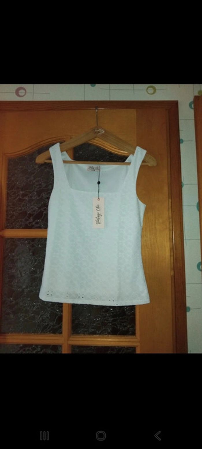 Top rétro à broderie anglaise
