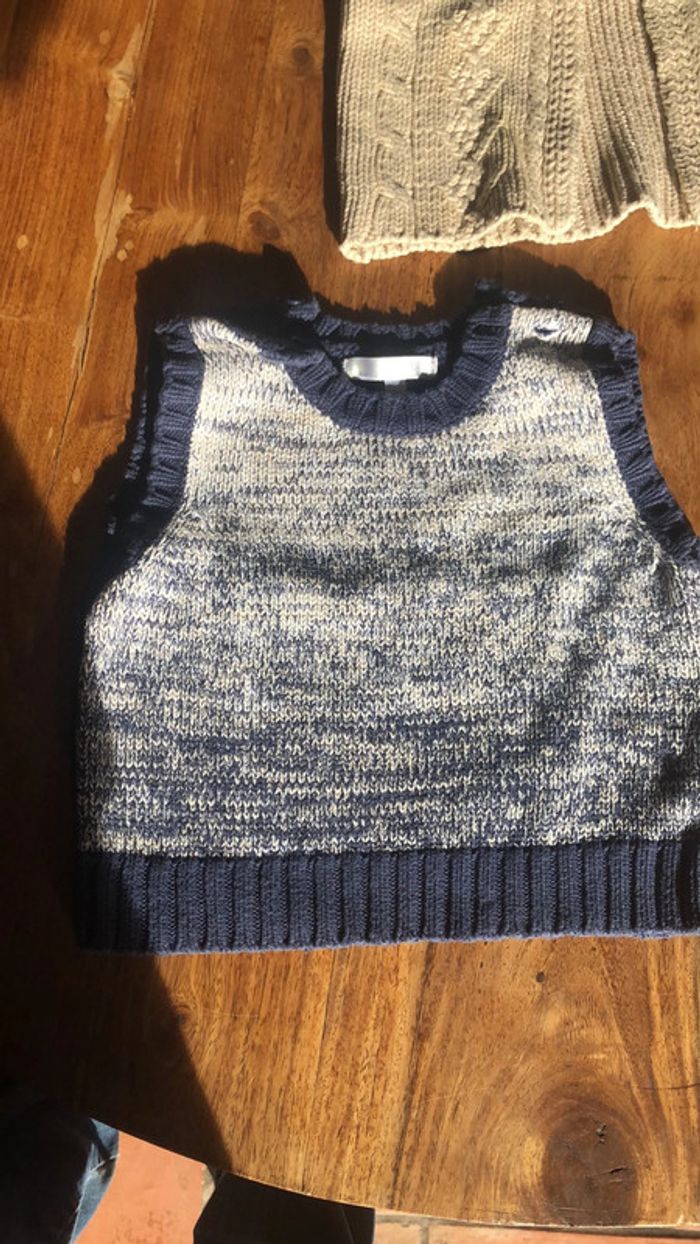 Lot 3 pulls / sans manches vestes 6 mois - photo numéro 2
