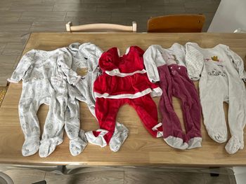 Lot pyjama et bodies 18 mois