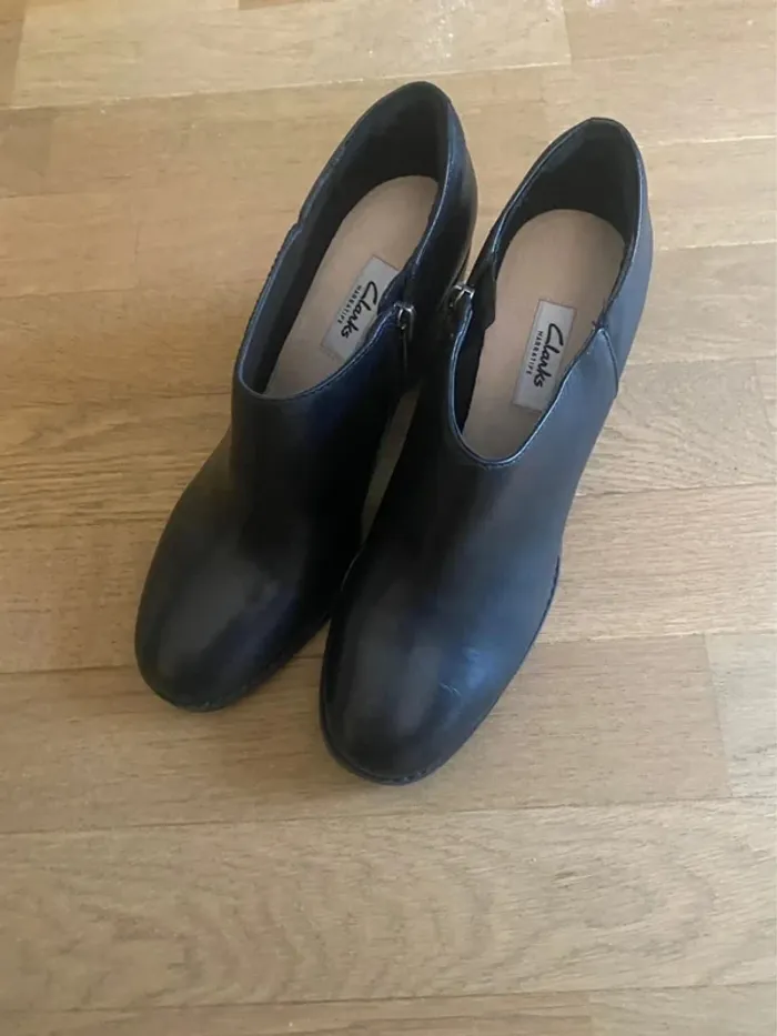 Bottines à talon Clarks taille 39 neuves - photo numéro 2