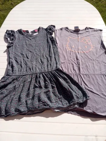 Lot de 2 robes de taille 10ans