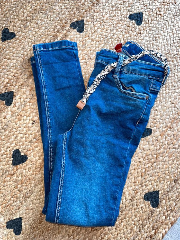 Jeans tape à l’œil 9 ans