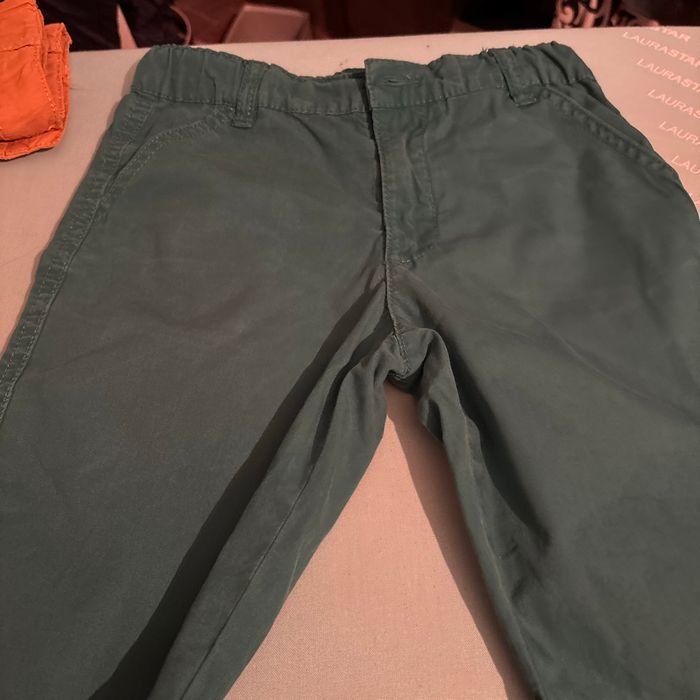 Vends lot de deux shorts de marque Carrefour 6 ans très bon état - photo numéro 3