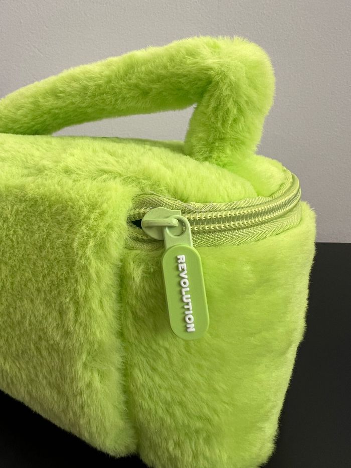 Trousse de toilette Makeup Revolution x Toy Story Alien Bag - photo numéro 4