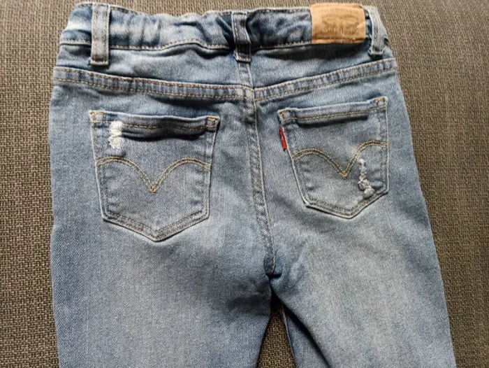 Jean's skinny Levi's 711 en 10 ans en TBE - photo numéro 3