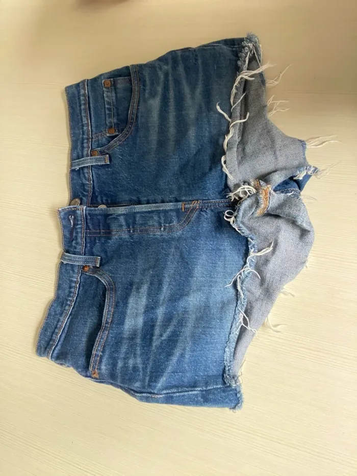 Short levis