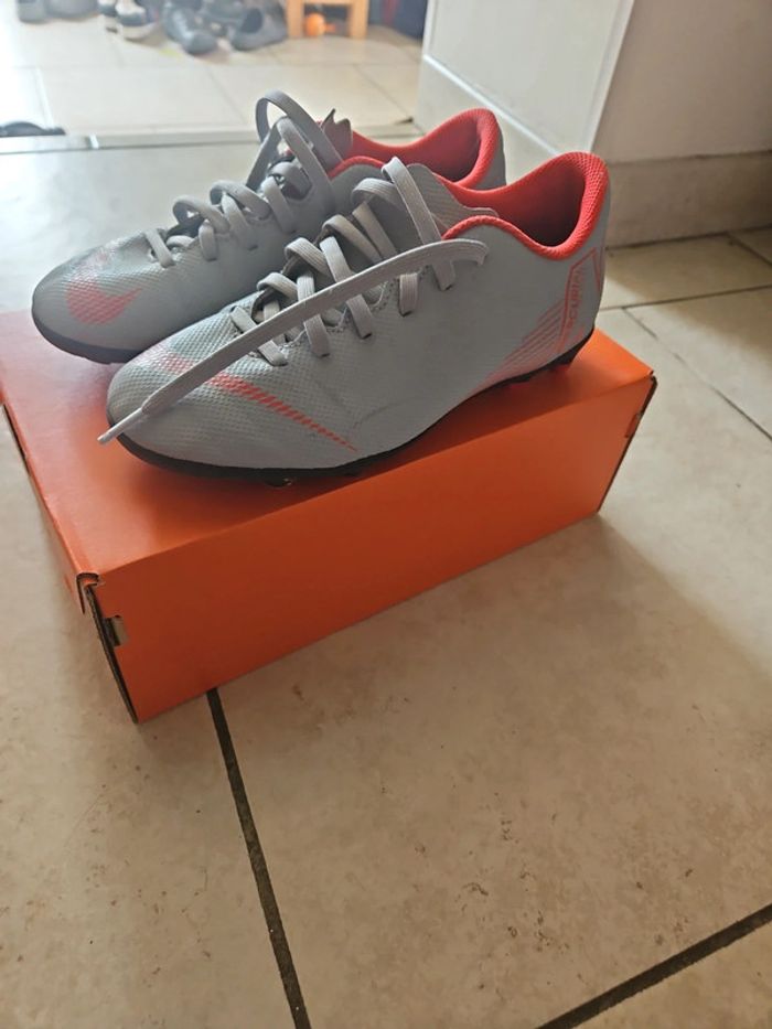 crampons nike 37.5 - photo numéro 2