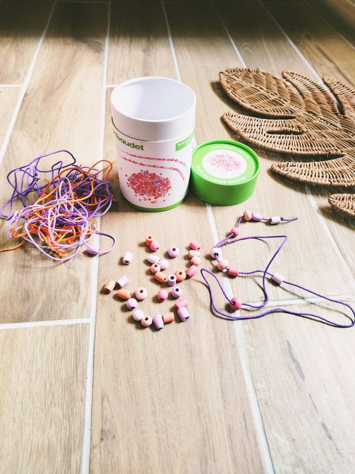 🪡Baril Lot de perles à enfiler en bois multicolores marque Vertbaudet