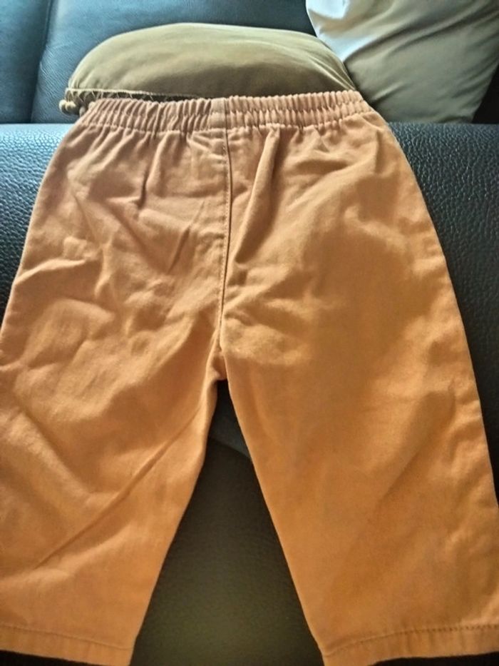 Pantalon neuf moutarde en 6 mois avec paire de chaussettes - photo numéro 4