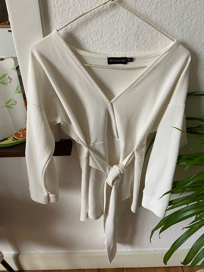 Haut blanc Pretty Little Thing