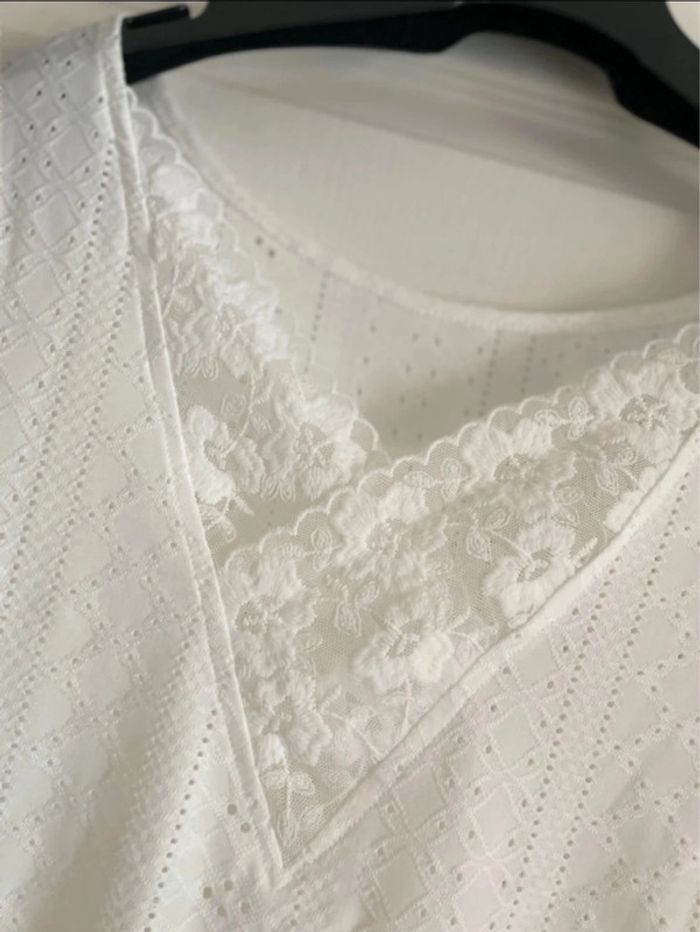 Top blanc brodé avec dentelle – Shein – Taille S (36) - photo numéro 2