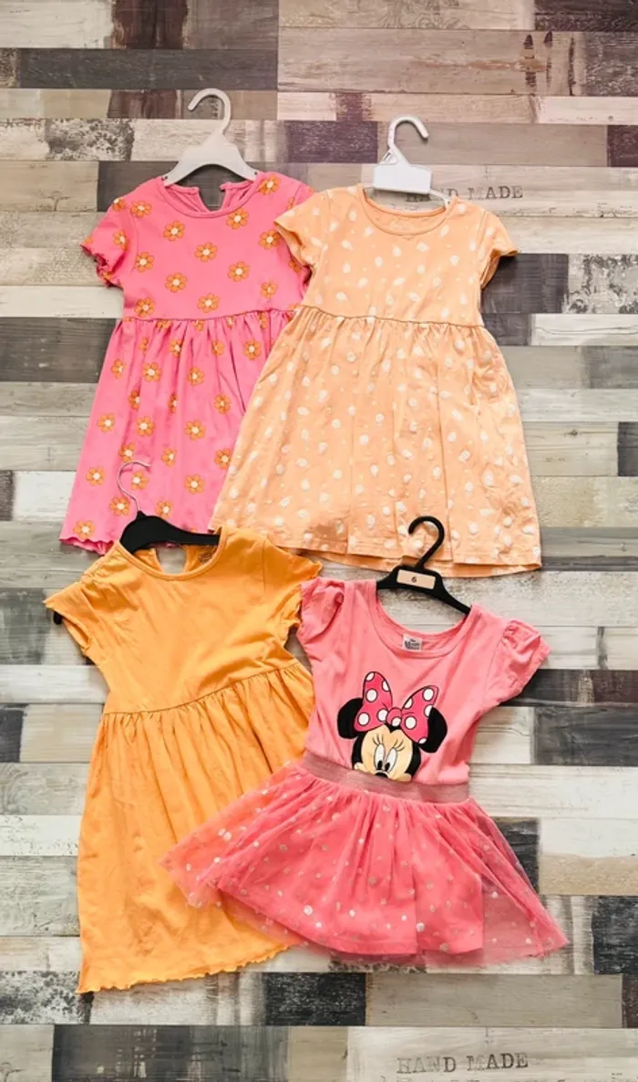 Lot de quatre robes