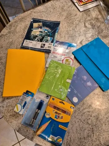 Lot de fournitures scolaires école primaire ou collège