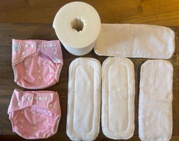 Lot 2 couches lavables + 4 inserts + un rouleau de feuilles de protection