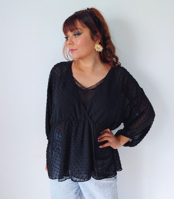 Blouse noire oversize fluide plumetis voilage moderne tendance automnale Zara Taille 36 S ( grand 34)
Très bon état - photo numéro 5