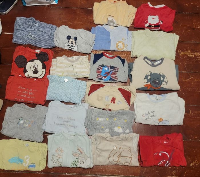 Lot 22 pyjama 12 mois