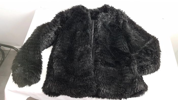 Manteau fausse fourrure noir Taille M