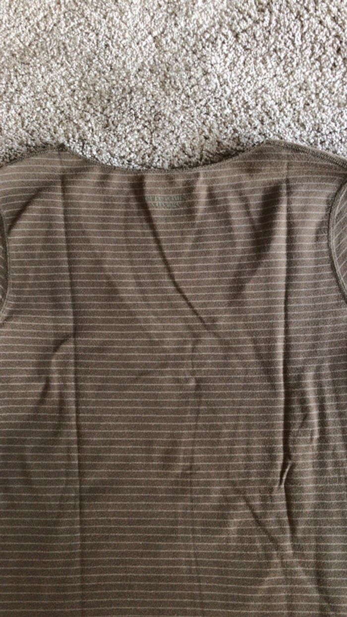 Tee shirt taille 42 - photo numéro 4