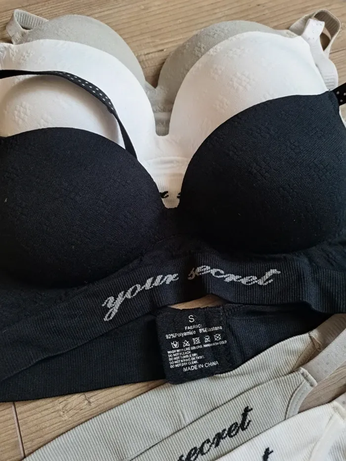Lot de 3 ensembles de lingerie lounge. 
3 soutien-gorge et 3 string - photo numéro 3