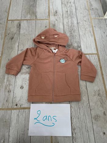 Très jolie petit gilet garçon 23 mois