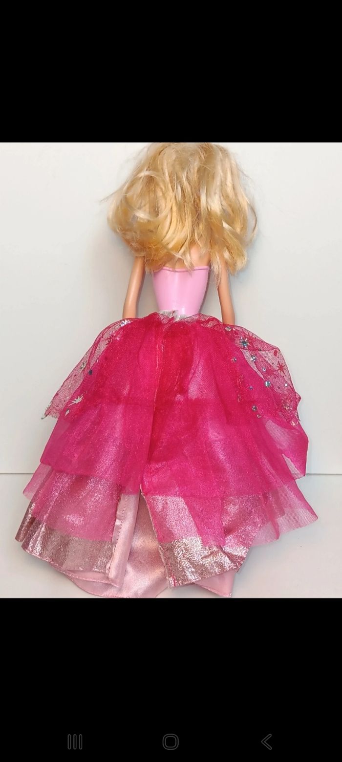 Poupée mattel Barbie A Fashion Fairytale la magie de la mode 
Poupée et ensemble compris - photo numéro 4