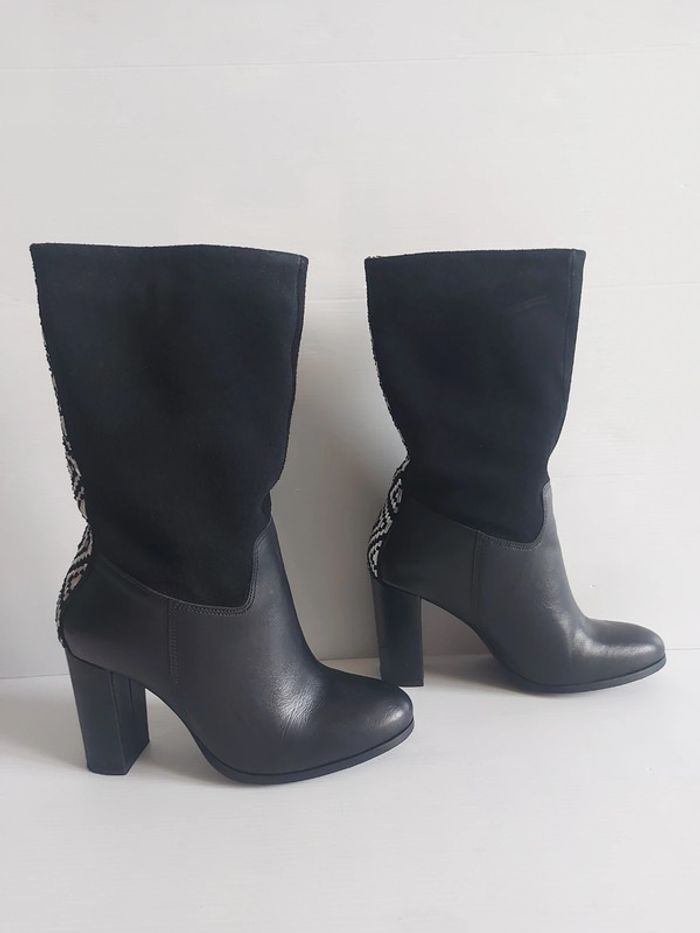 Bottes cuir synthétique et suédine effet peau de pêche avec liseré argenté pointure 37 - photo numéro 3