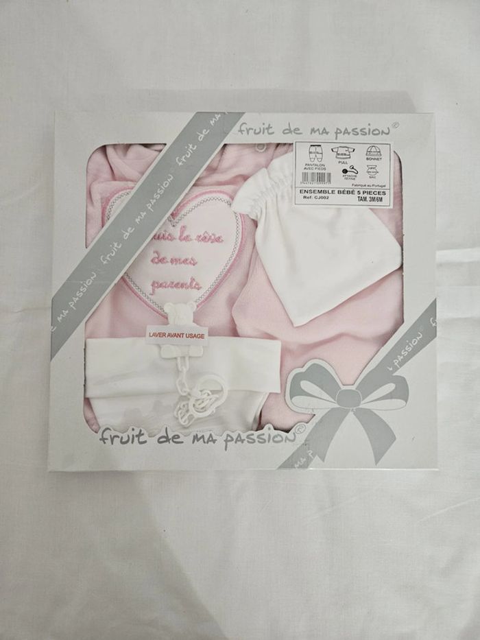 Coffret cadeau 5 pièces pour bébé fille
