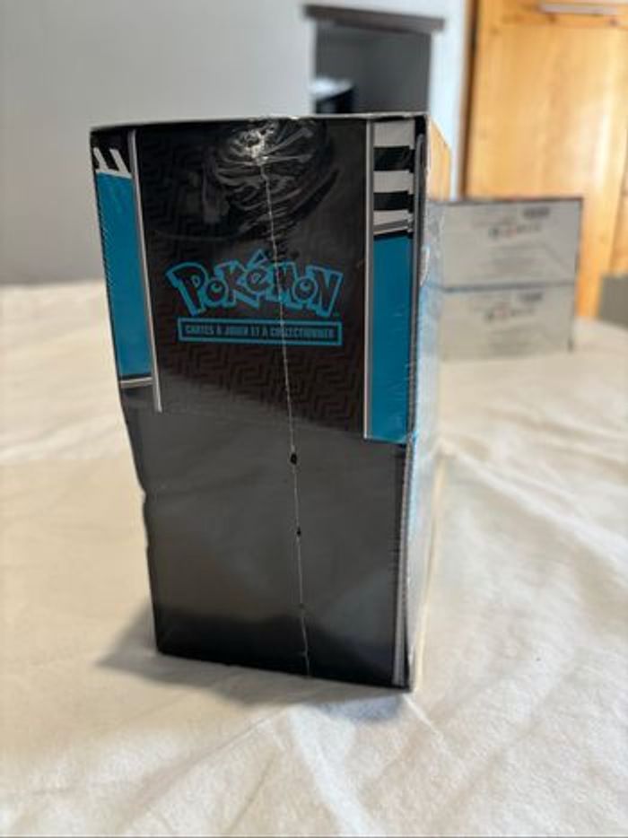 ETB Foudre noire ev 10.5 pokemon - photo numéro 2