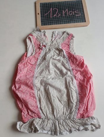 Robe taille 12 mois en très bon état. Il est noté 18 mois mais taille petit