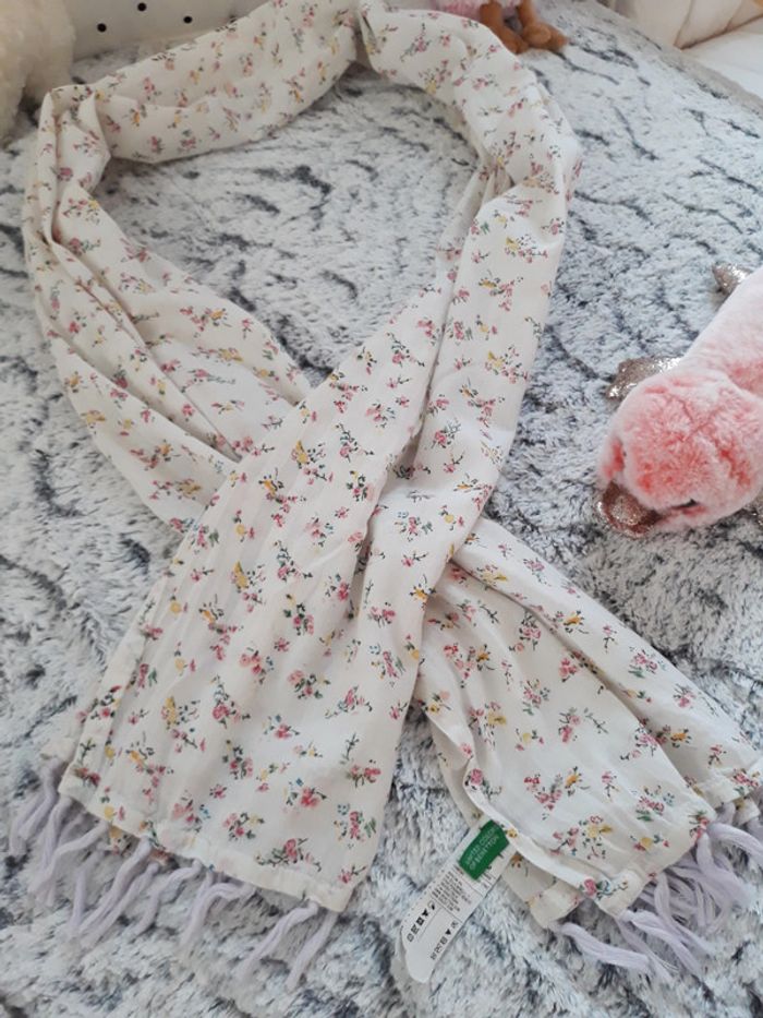 Fille: Foulard Benetton 6/7 ans - photo numéro 2