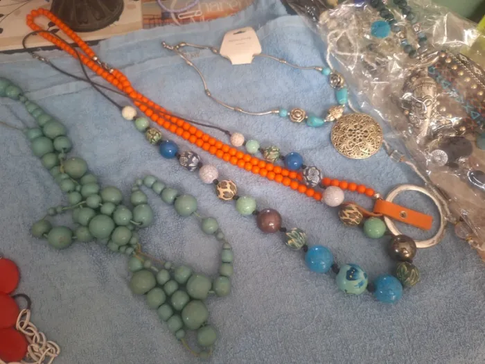 #collier différents couleur - photo numéro 2